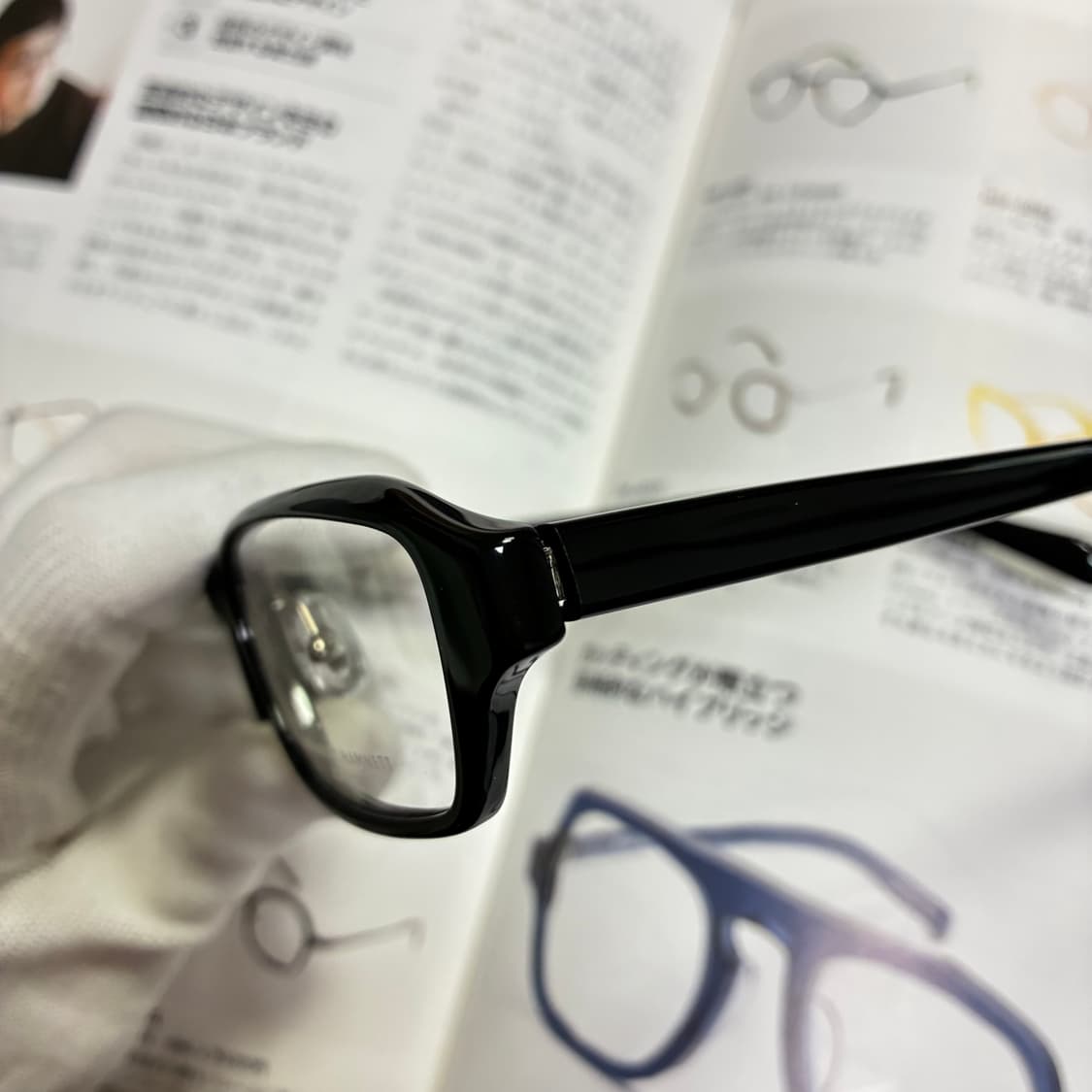 KATHARIN HAMNETT LONDON 캐서린 햄넷 런던 블랙 안경 상품이미지3