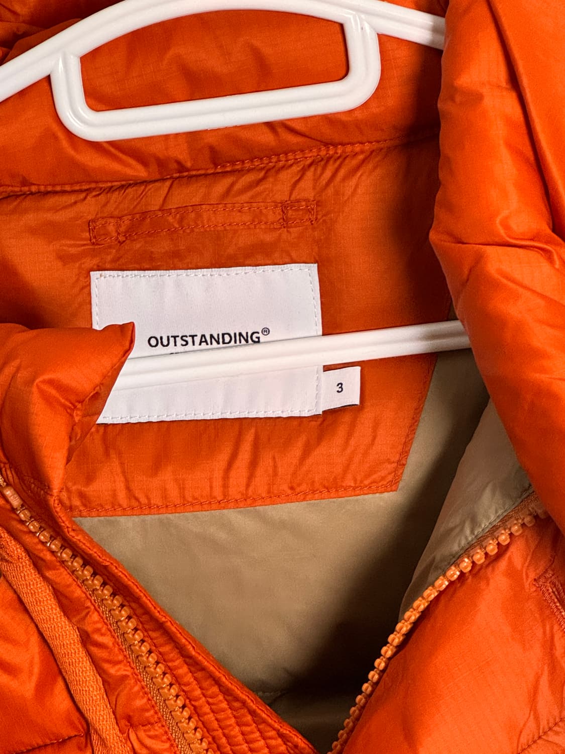 아웃스탠딩 패딩. 상품이미지3