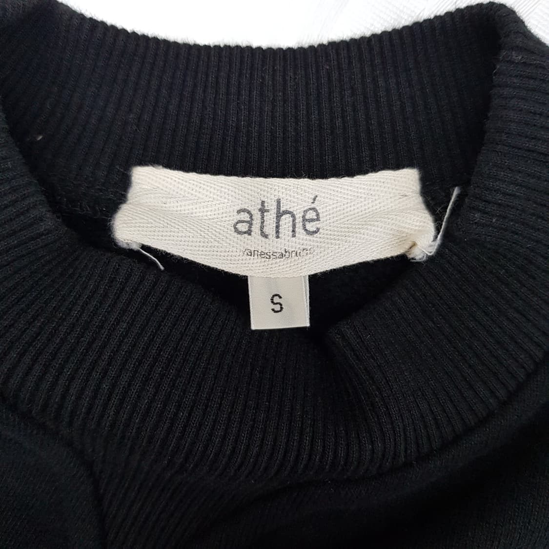 아떼바네사브루노 2022 로고 자수 크롭  맨투맨 S사이즈 상품이미지6