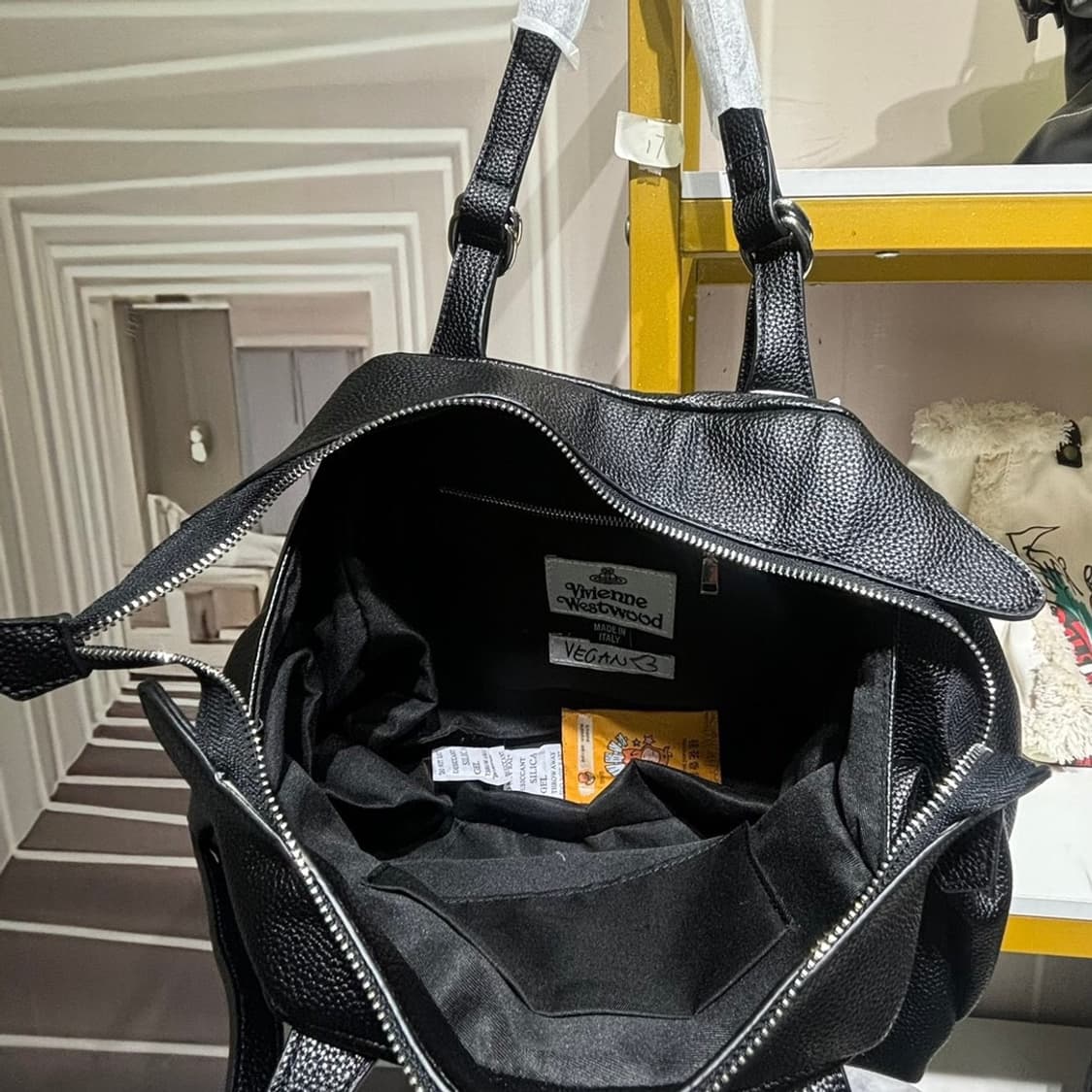 비비안웨스트우드 보스턴백 하트침 상품이미지2