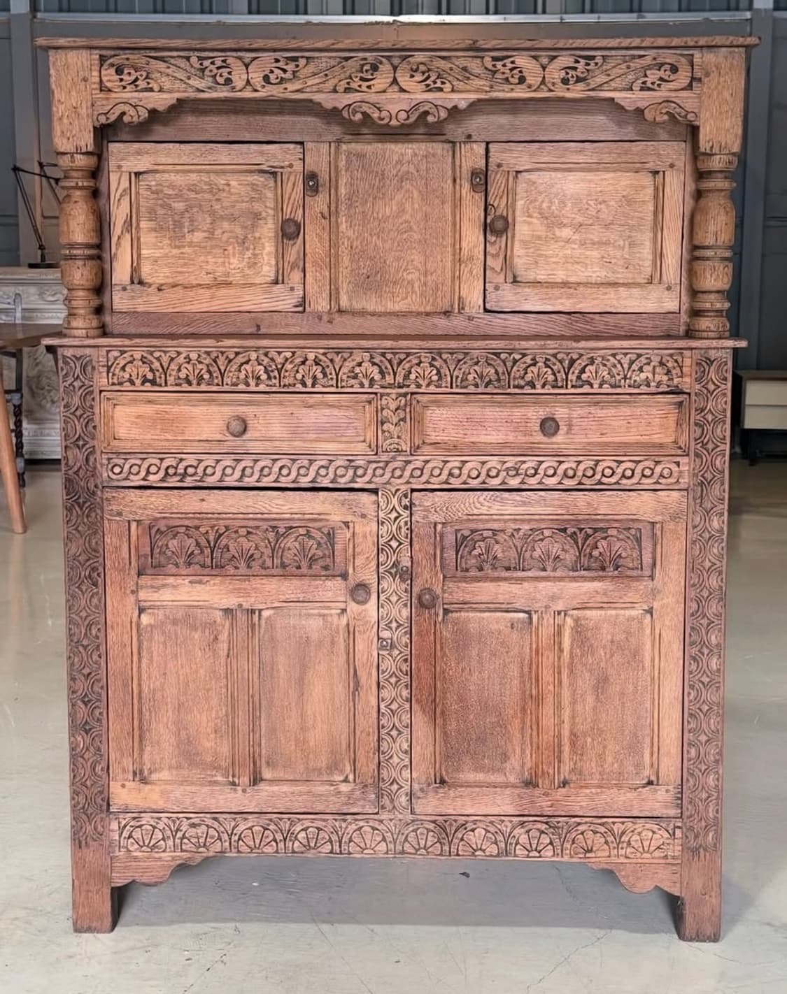 빈티지가구 앤틱가구 영국 오크 카빙 코트 컵보드 캐비넷 상품이미지2