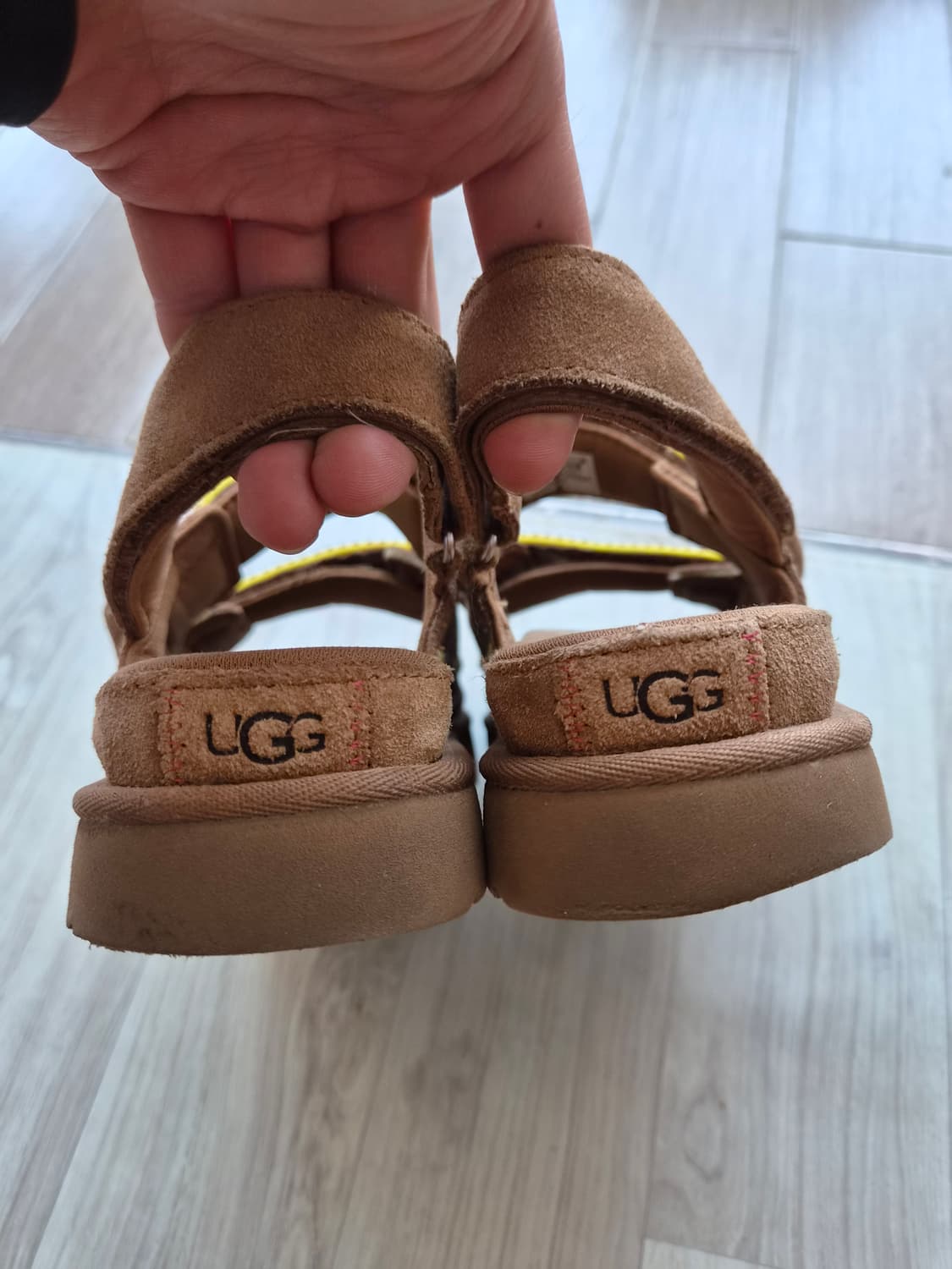 어그(UGG) 골든스타 헤리티지 브레이드 샌들 (245) 상품이미지8
