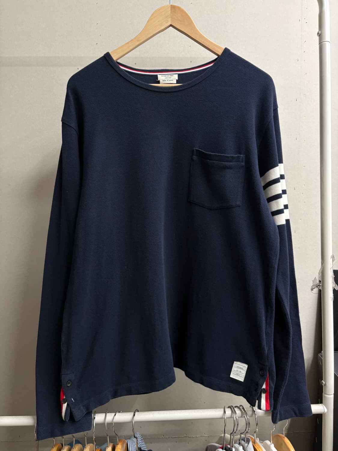 톰브라운 완장 롱슬리브 상품이미지2