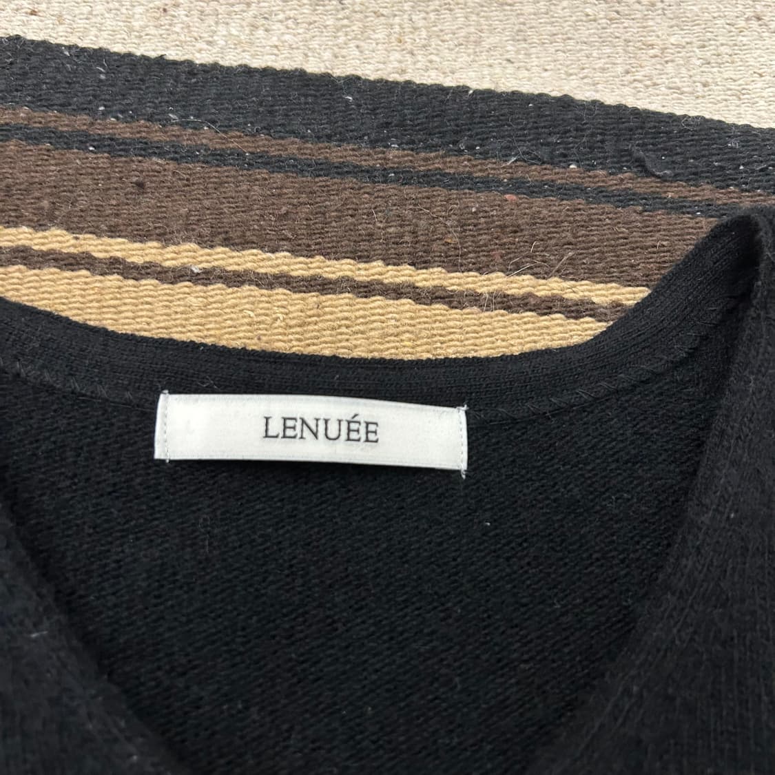 르누이 샬롯 v넥니트 상품이미지3