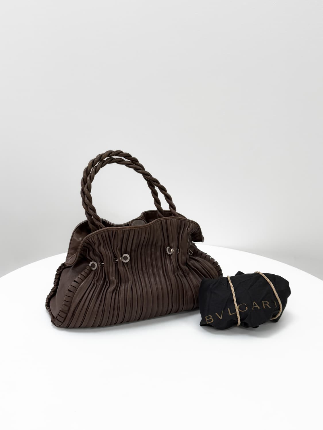 불가리 트위스트 플리츠 나파 레더 토트백 상품이미지1