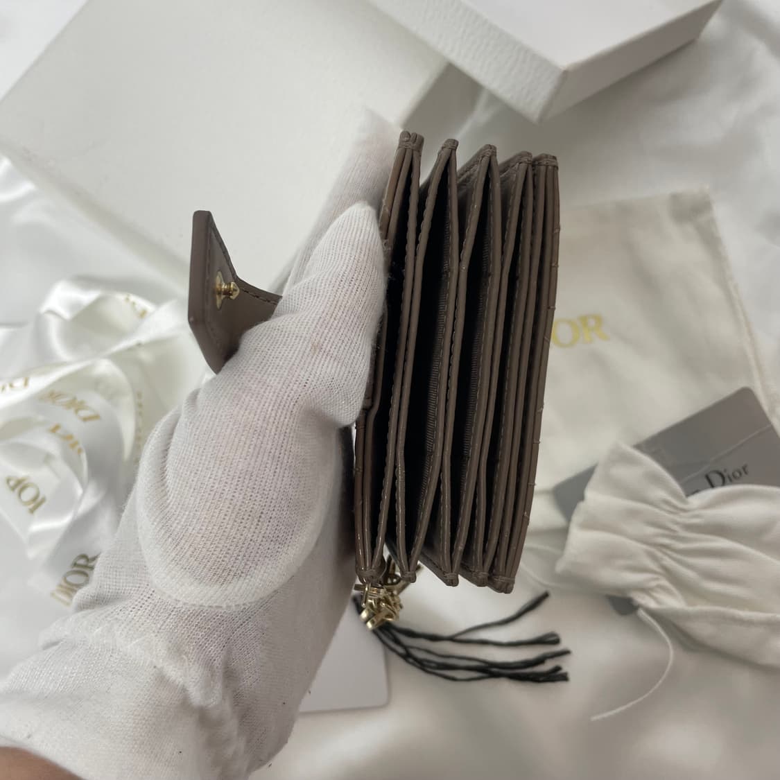 디올 레이디 아코디언 카드지갑 페이던트 A급 풀세트 베이지 상품이미지10