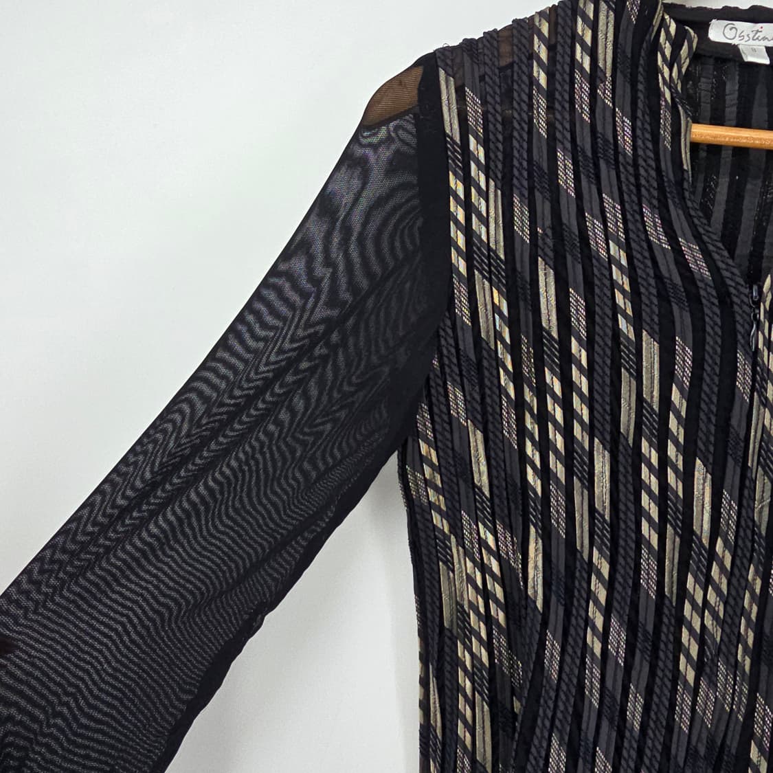 프리미엄 시스루 스트라이프 블랙 탑 (유니크 입체 패턴) 상품이미지7