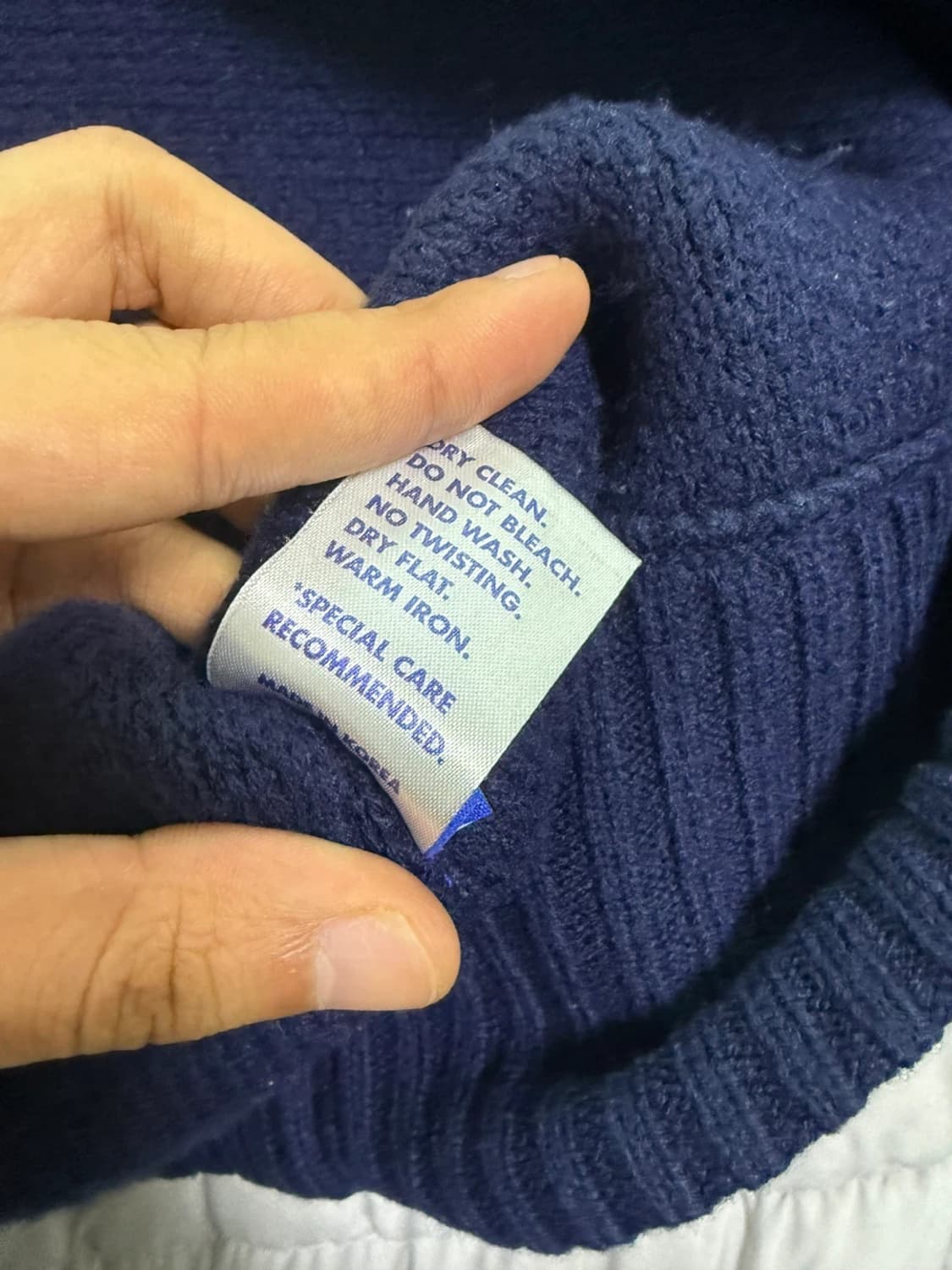 아더에러 슬라이스 니트 네이비 상품이미지3