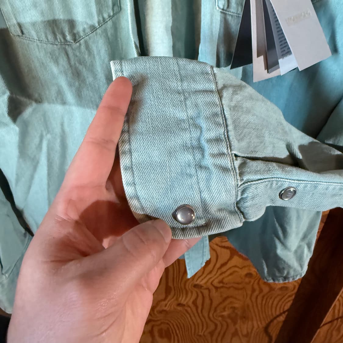 톰포드 그린 데님 청 셔츠 새상품 판매 합니다. 상품이미지5