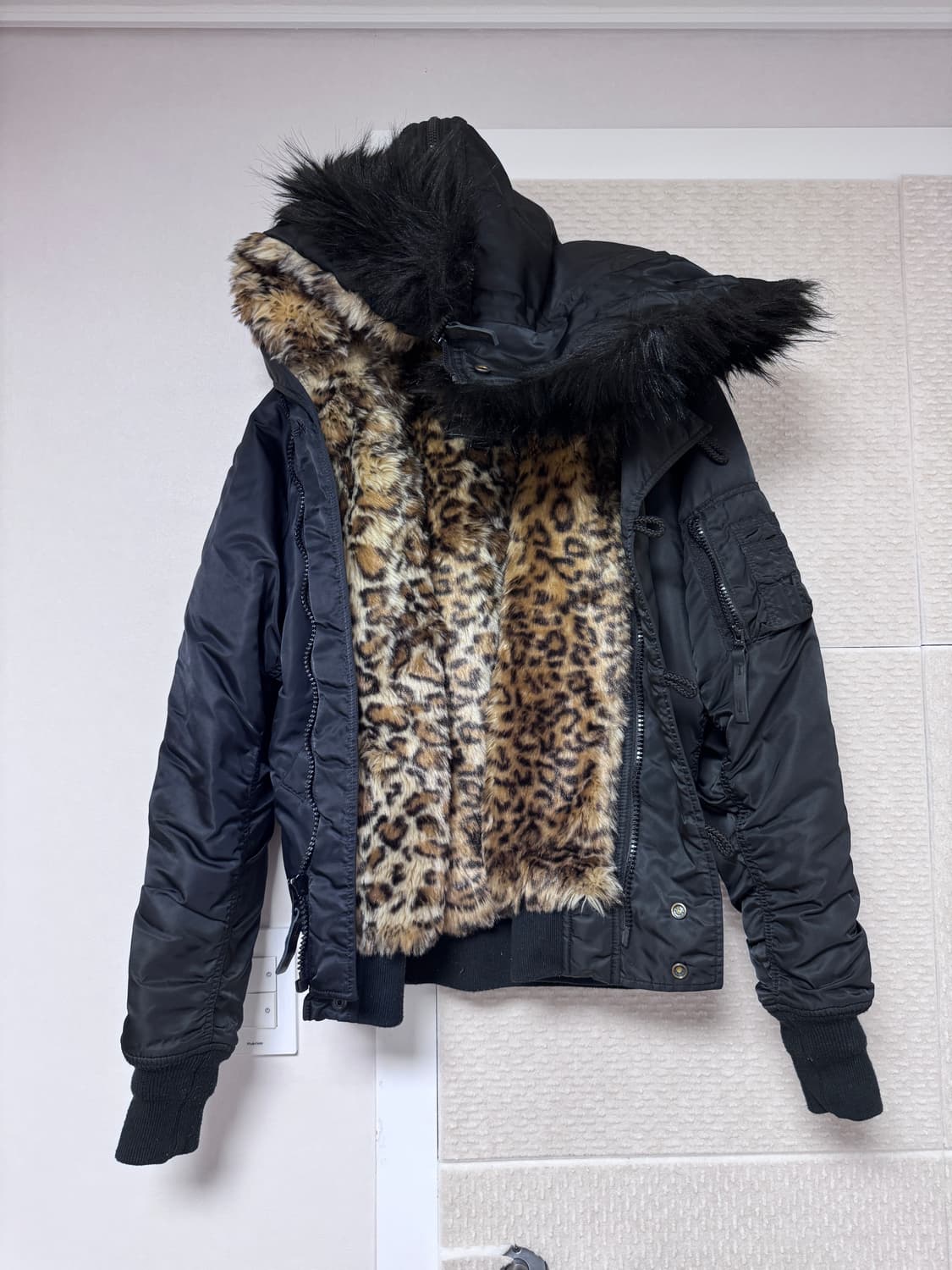 스투시 x 알파 인더스트리 N-2B 숏 웨이스트 파카 블랙 상품이미지3