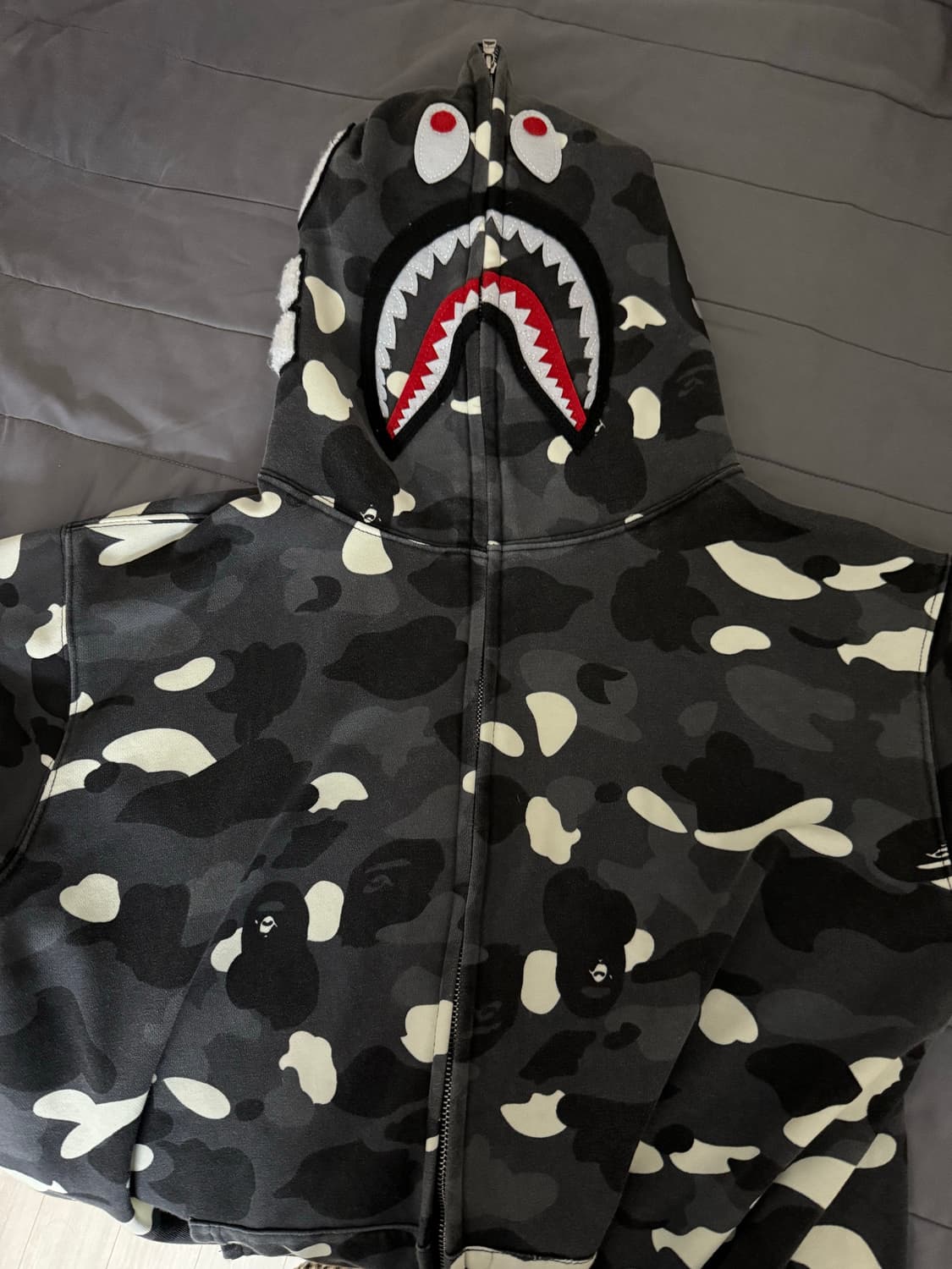 베이프 샤크 후드집업 상품이미지1