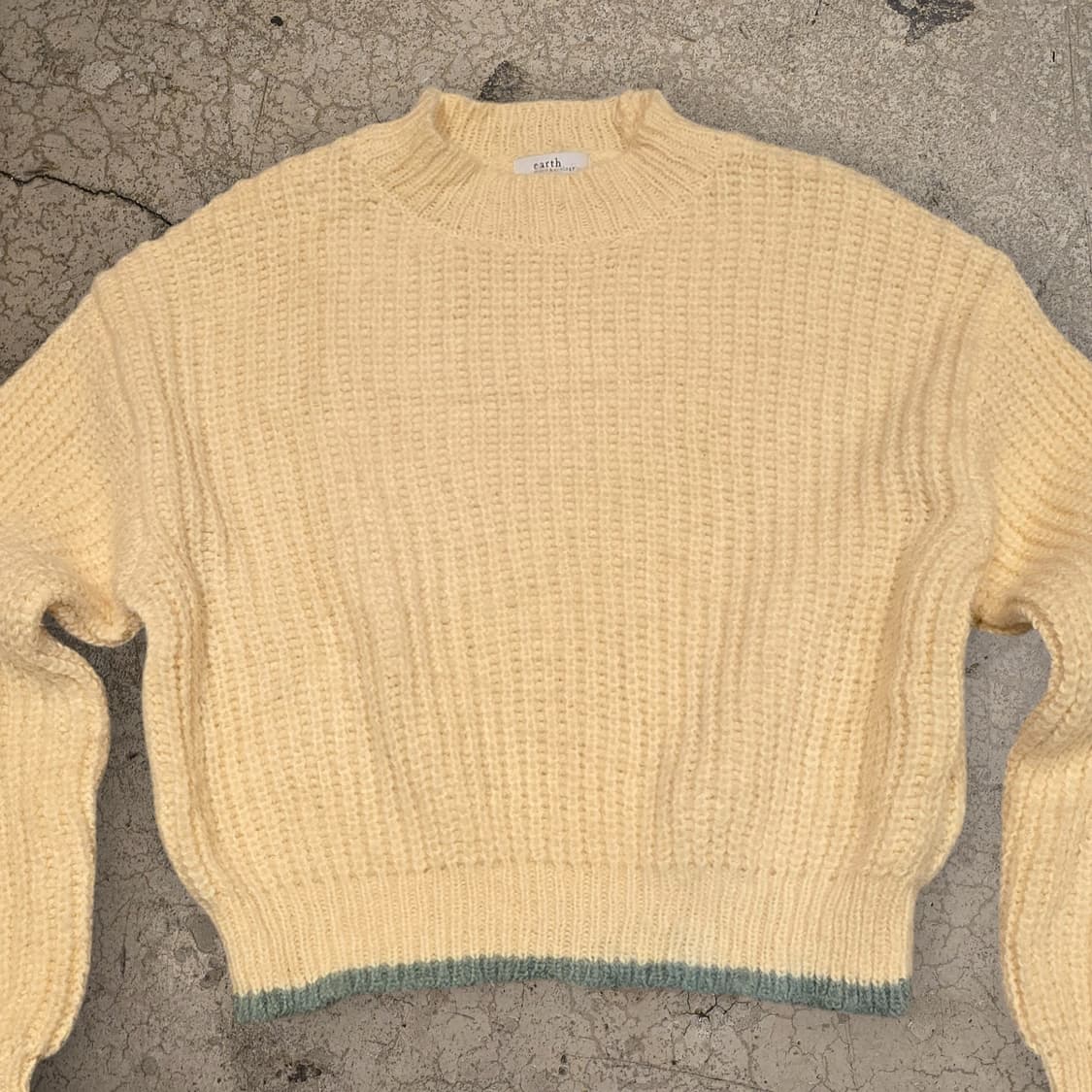 earth music & ecology 크롭 드롭숄더 벌룬 스웨터 상품이미지2