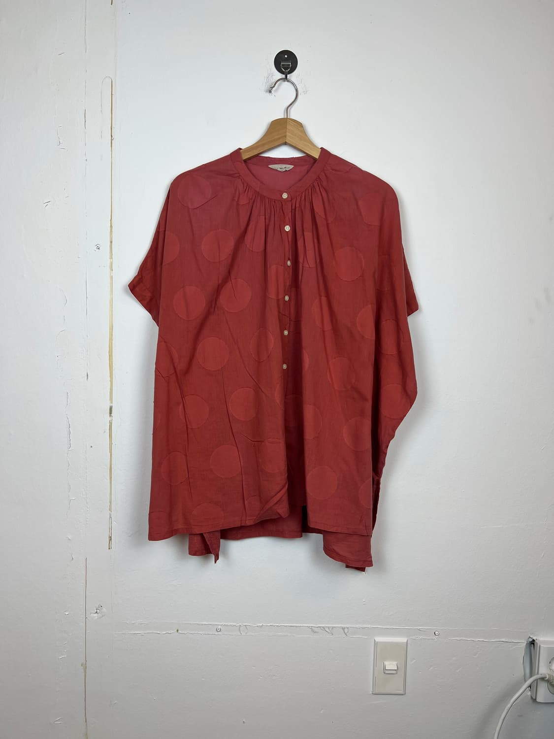 T202 Sumanasa MOS2 레드 도트 루즈 블라우스 F 상품이미지1