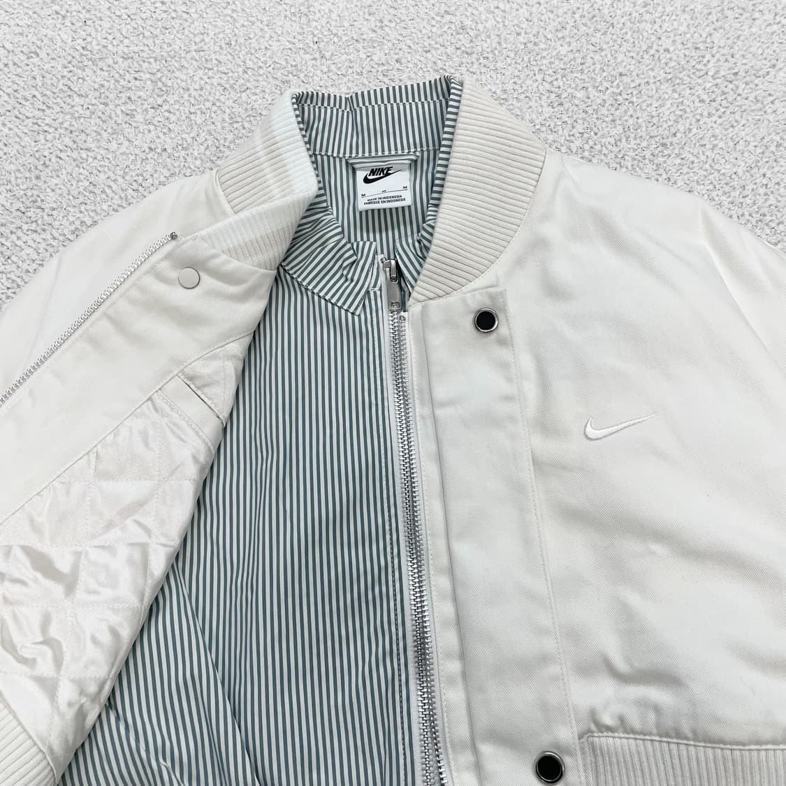 나이키 우먼스 디스트로이어 크롭 캔버스 자켓 크림 화이트  상품이미지3