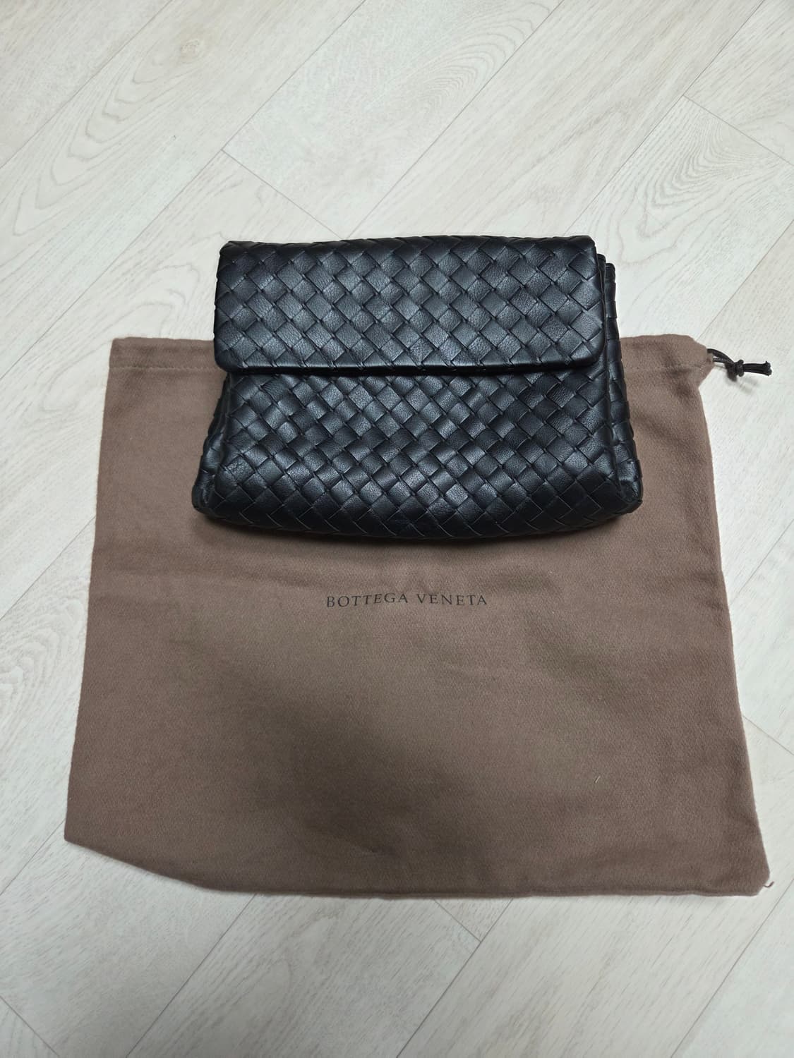 BOTTEGA VENETA 인트레치아토 나파 클러치백 상품이미지2