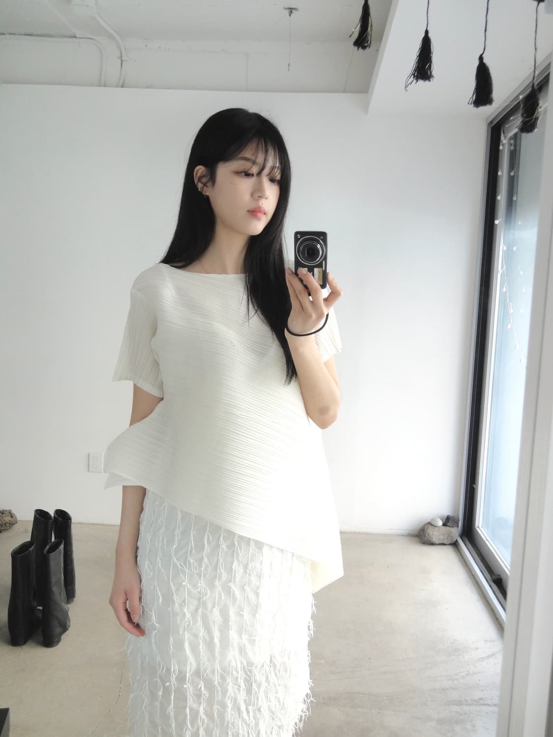 Contour fly pleats top / white 상품이미지4