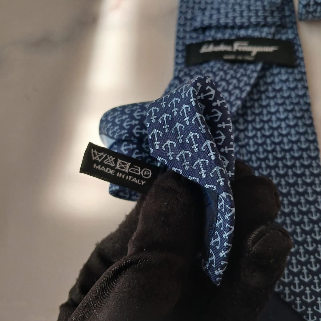 페라가모 실크 네이비 앵커 패턴 넥타이 8.2cm A+등급 A18928
 상품이미지9