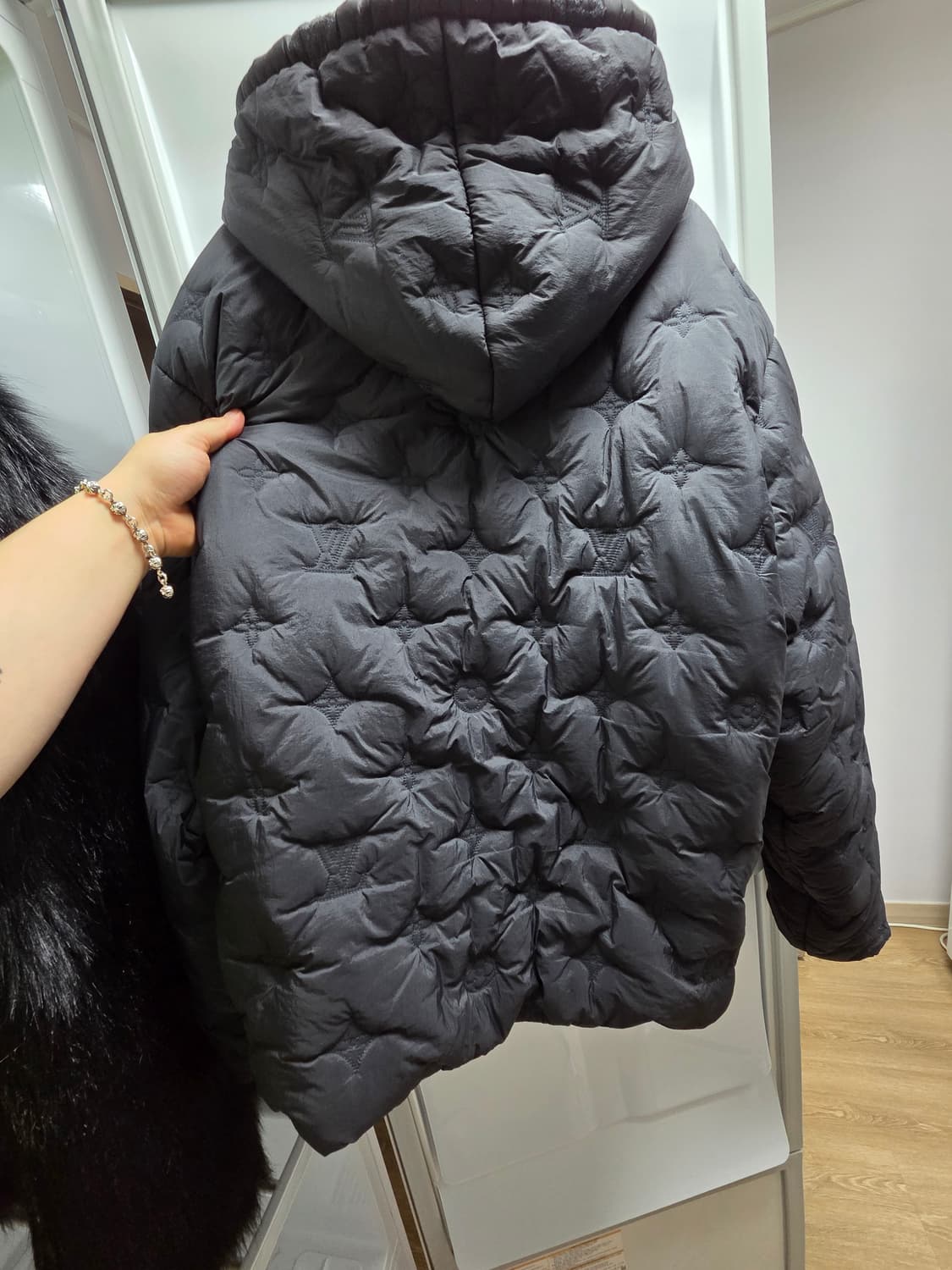 루이비통 모노그램 퀄팅 패딩 정품 상품이미지3