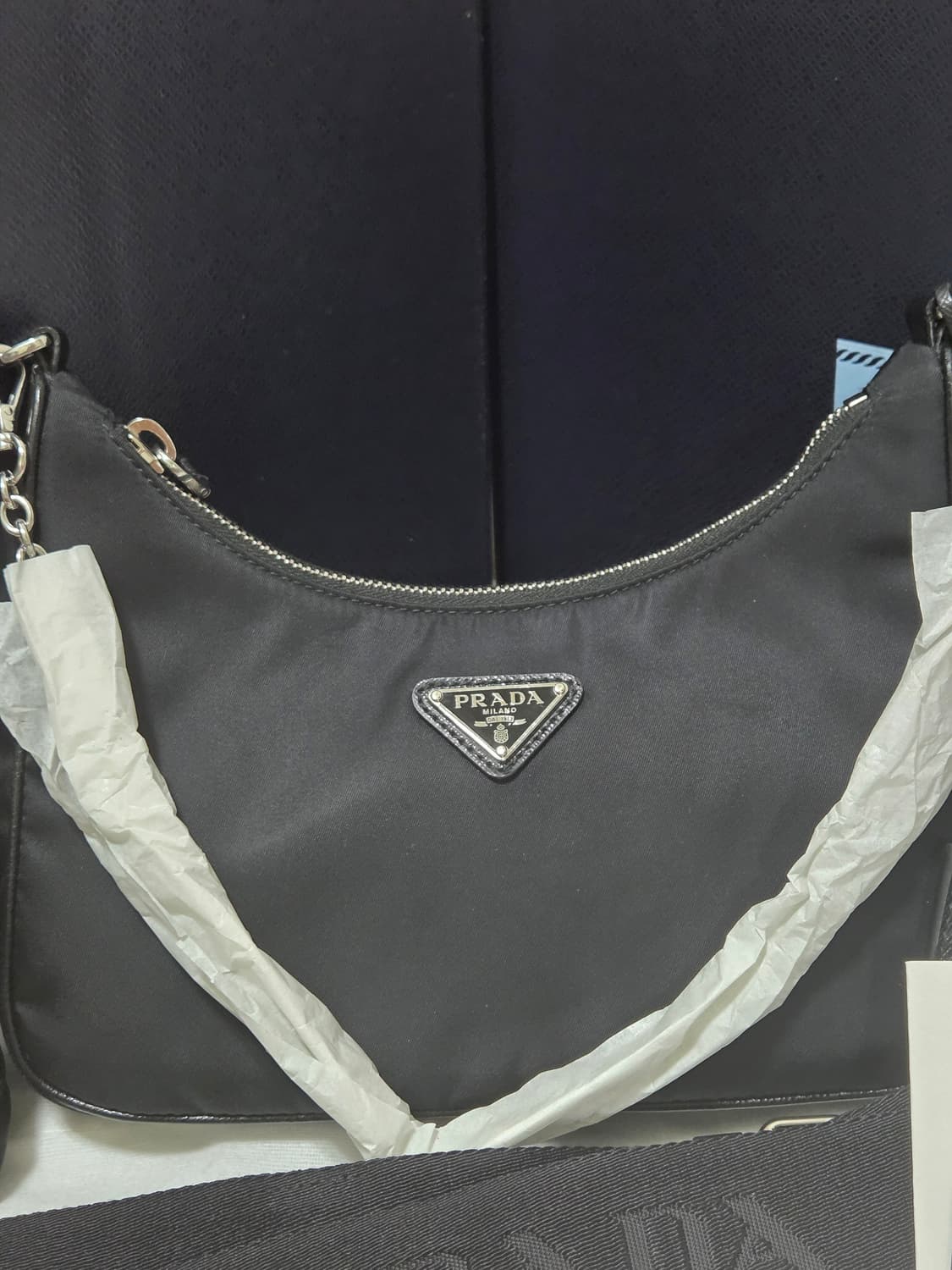 [새상품급, 24년식] 프라다 리에디션 테수토 은장 체인 호보백  상품이미지2