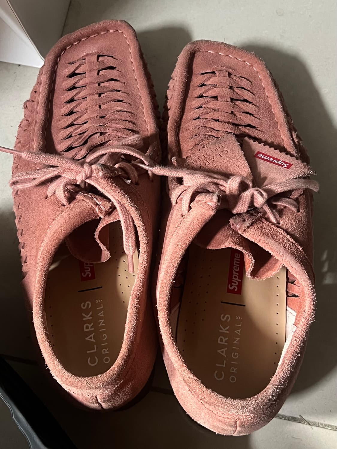 [260] 클락스 x 슈프림 우븐 왈라비 핑크 상품이미지4