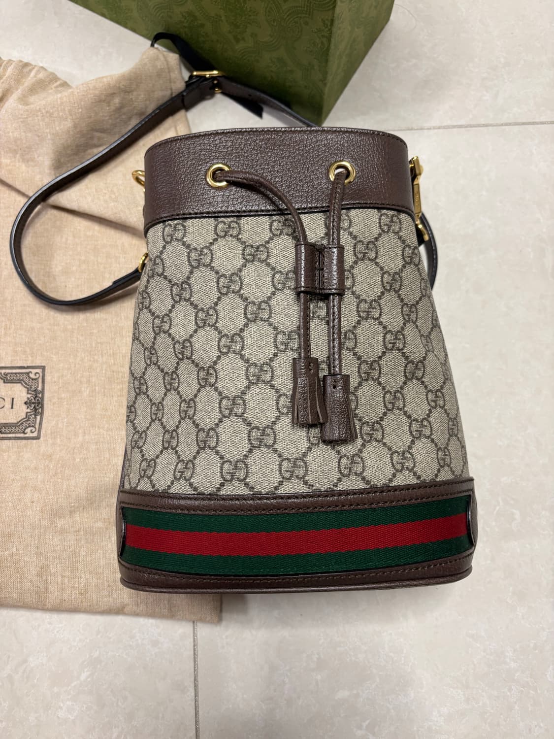 구찌 버킷백 상품이미지2