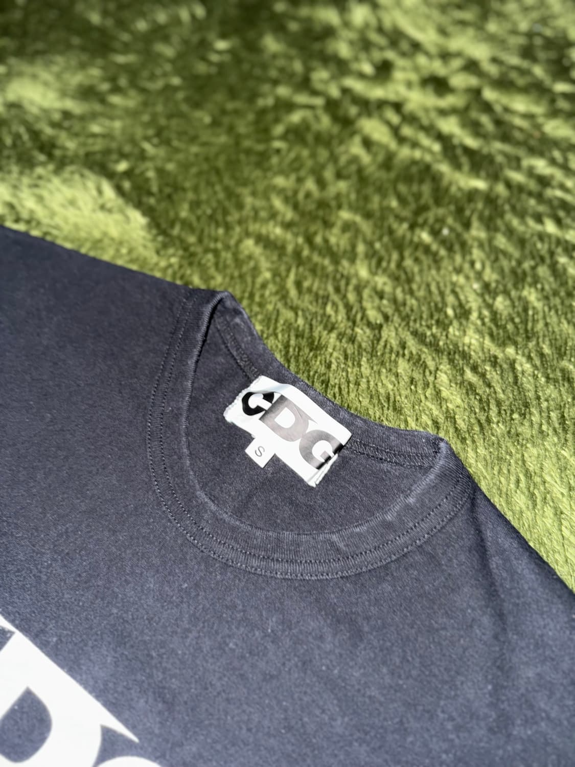 [S] 꼼데가르송 CDG 오리지널 로고 프린트 티셔츠 블랙 상품이미지2