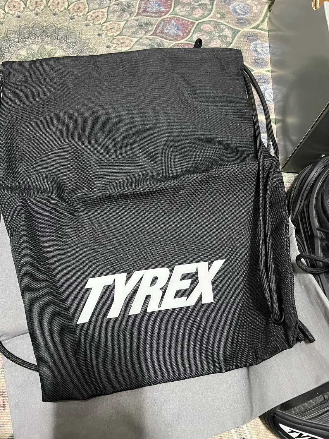 발렌시아가 타이렉스 42사이즈 팝니다 상품이미지9