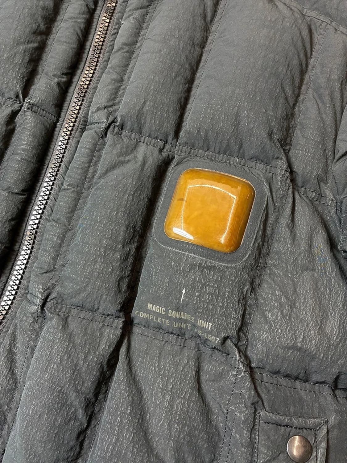 디젤 피그먼트 테크니컬 푸퍼 후디 패딩 PN6649 상품이미지3