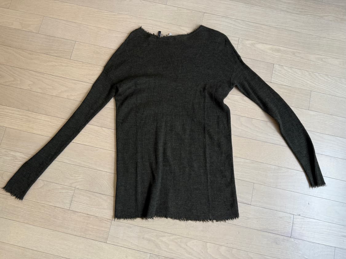 HELMUT LANG 뉴욕 시그니처 디스트로이드 컷오프 니트 상품이미지4