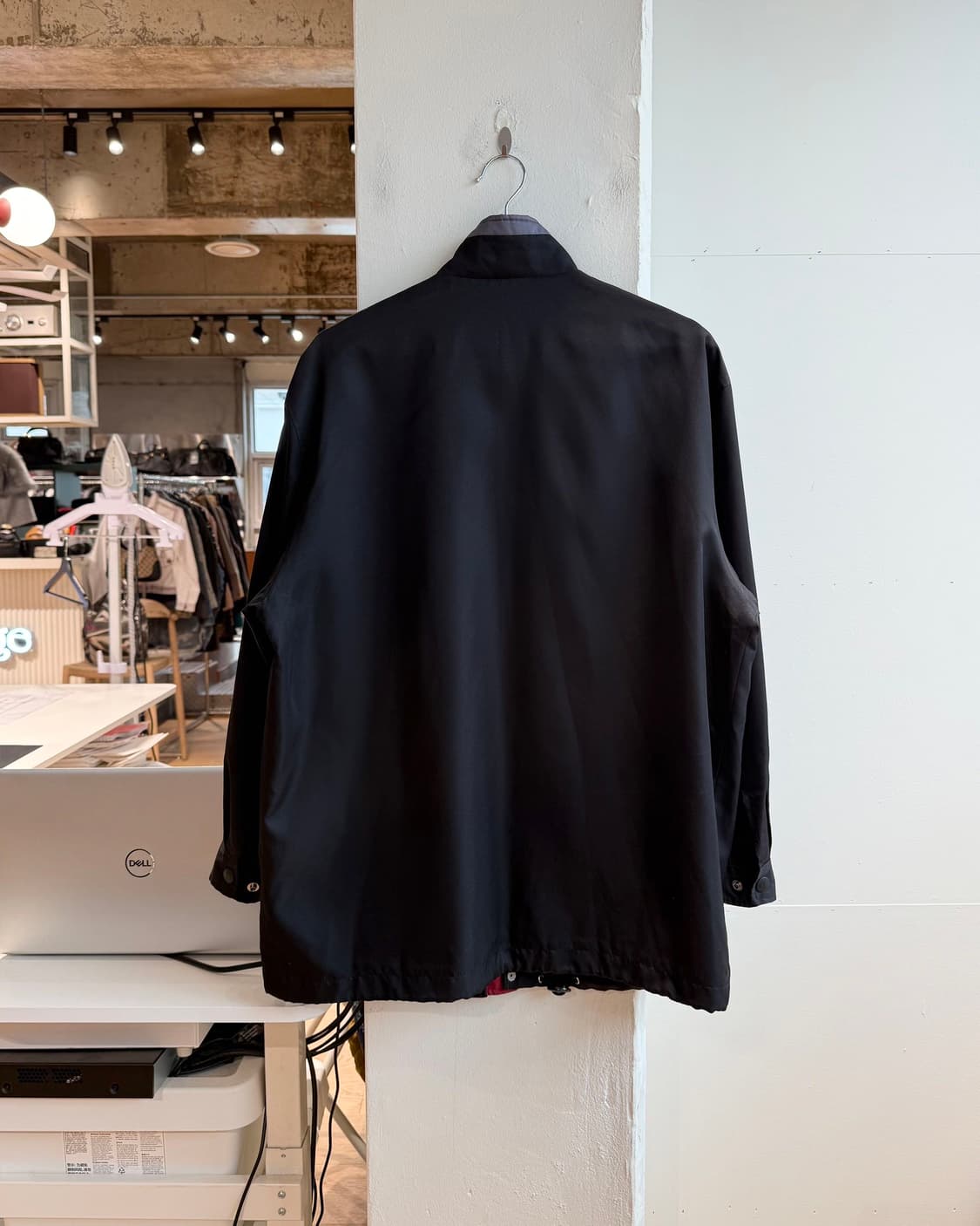 입생로랑 블랙 자수로고 폴리쉘 자켓  상품이미지7