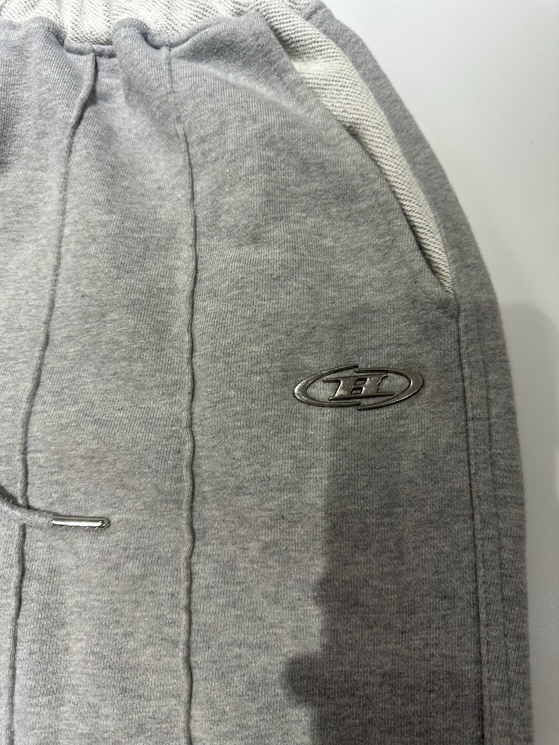 본투윈 더블 핀 턱 와이드 팬츠 2사이즈 판매합니다 상품이미지3