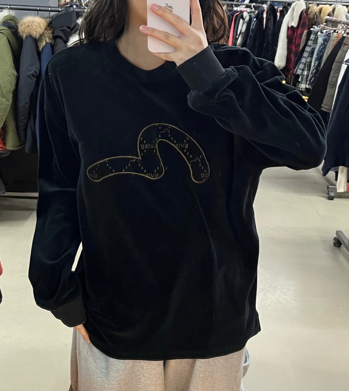 에비수 벨벳 맨투맨 상품이미지1