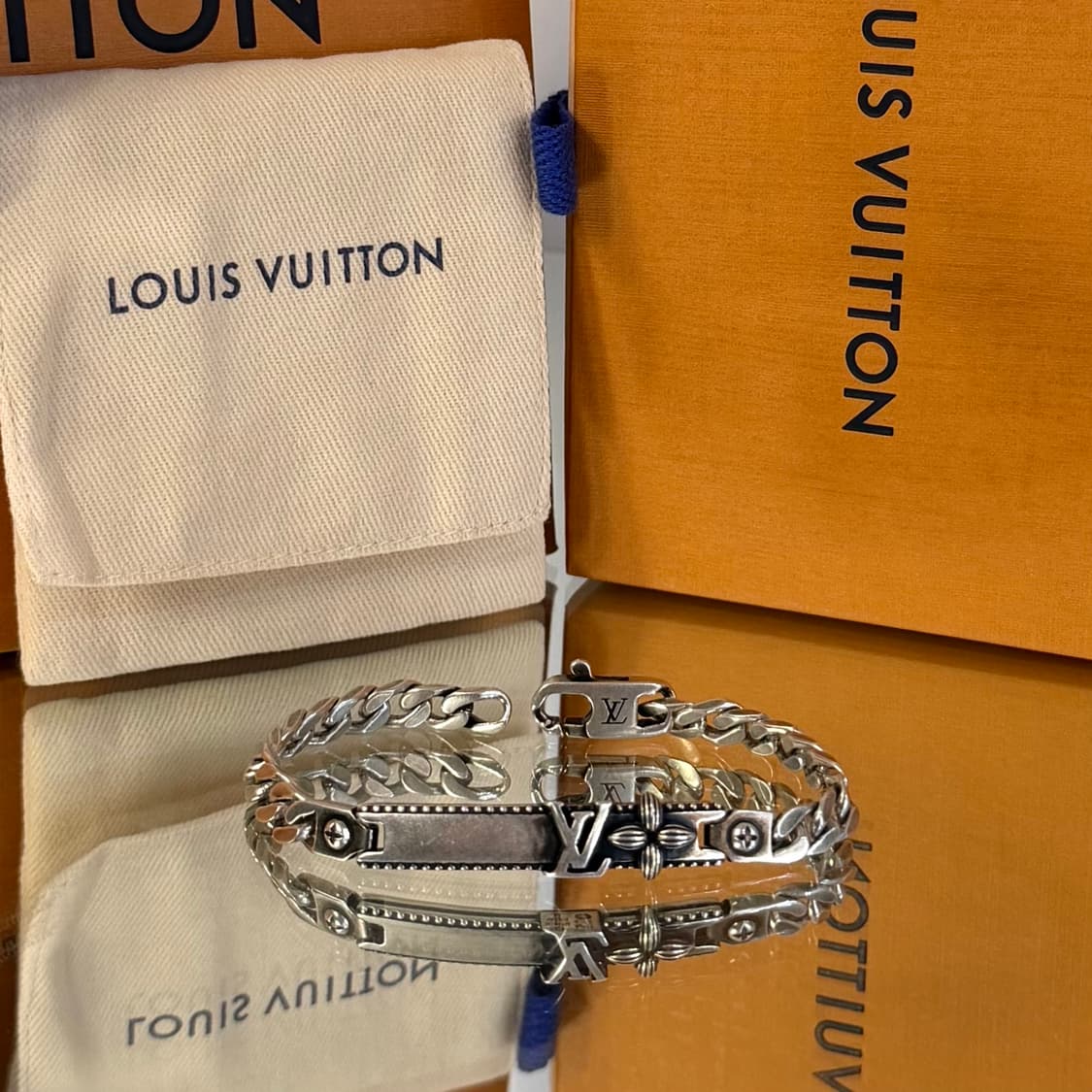 루이비통 LV 위스퍼 구르메트 팔찌 상품이미지1
