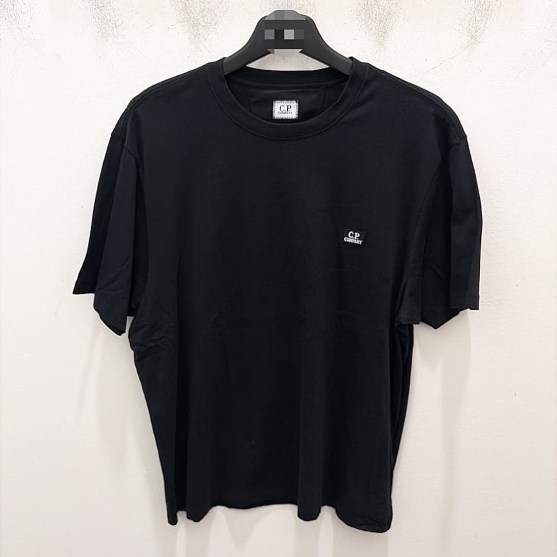 (정품/새상품)CP COMPANY 씨피컴퍼니 남성 블랙 로고 패치 티셔츠 상품이미지1