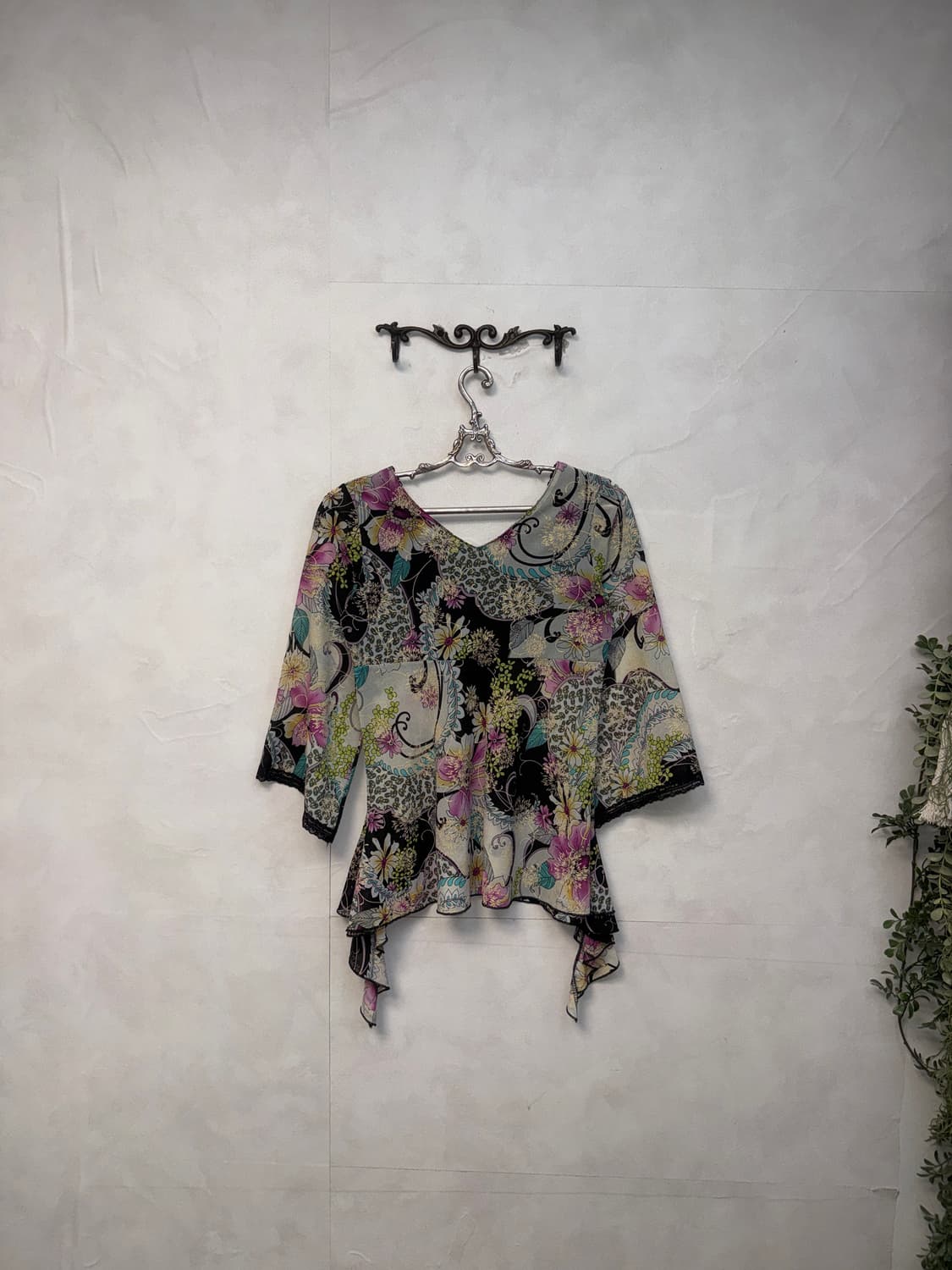 Black pink oriental floral ruffle blouse 상품이미지4