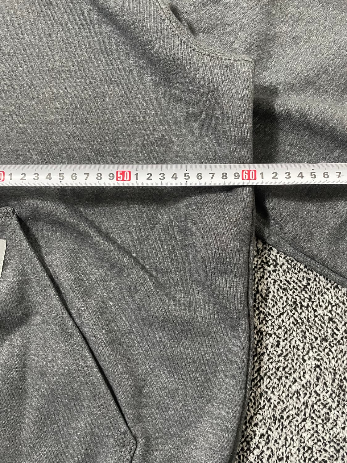 빈티지9. 칼하트 패치 로고 루즈핏 미드웨이트 후드티셔츠 후드 차콜 상품이미지4