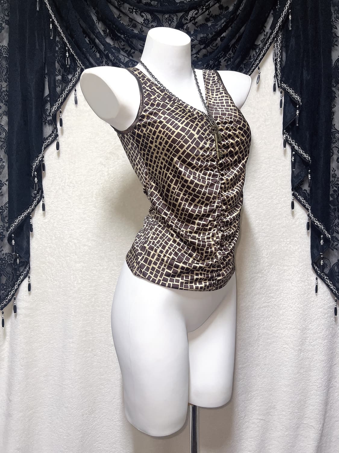 오리엔탈 오네갸루 브라운 패턴 슬리브리스 나시 다이아깔 섹시 핀터 y2k 상품이미지4