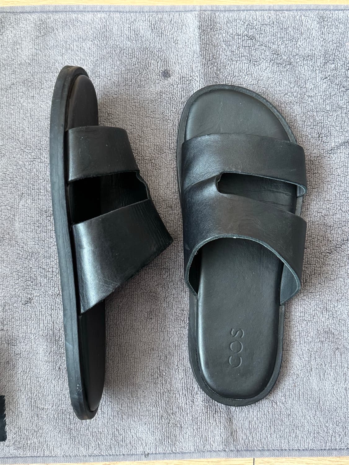 [COS/코스] 레더 패디드 슬라이드 블랙 (IT 42 / 280까지 가 상품이미지9