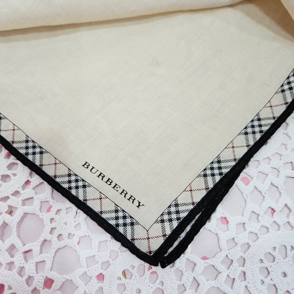 버버리(Burberry) 체크 트리밍 손수건 상품이미지6