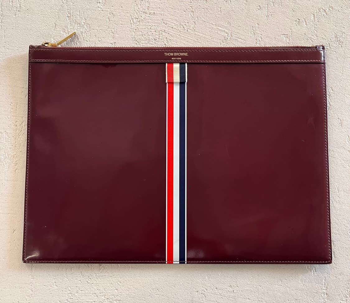 톰브라운 Thom Browne 삼선탭 클러치백 버건디(유광) 상품이미지1