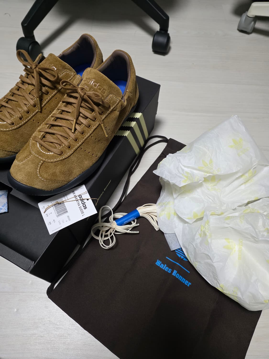 [275] 아디다스x웨일즈보너 카린타 스웨이드 팝니다 상품이미지2