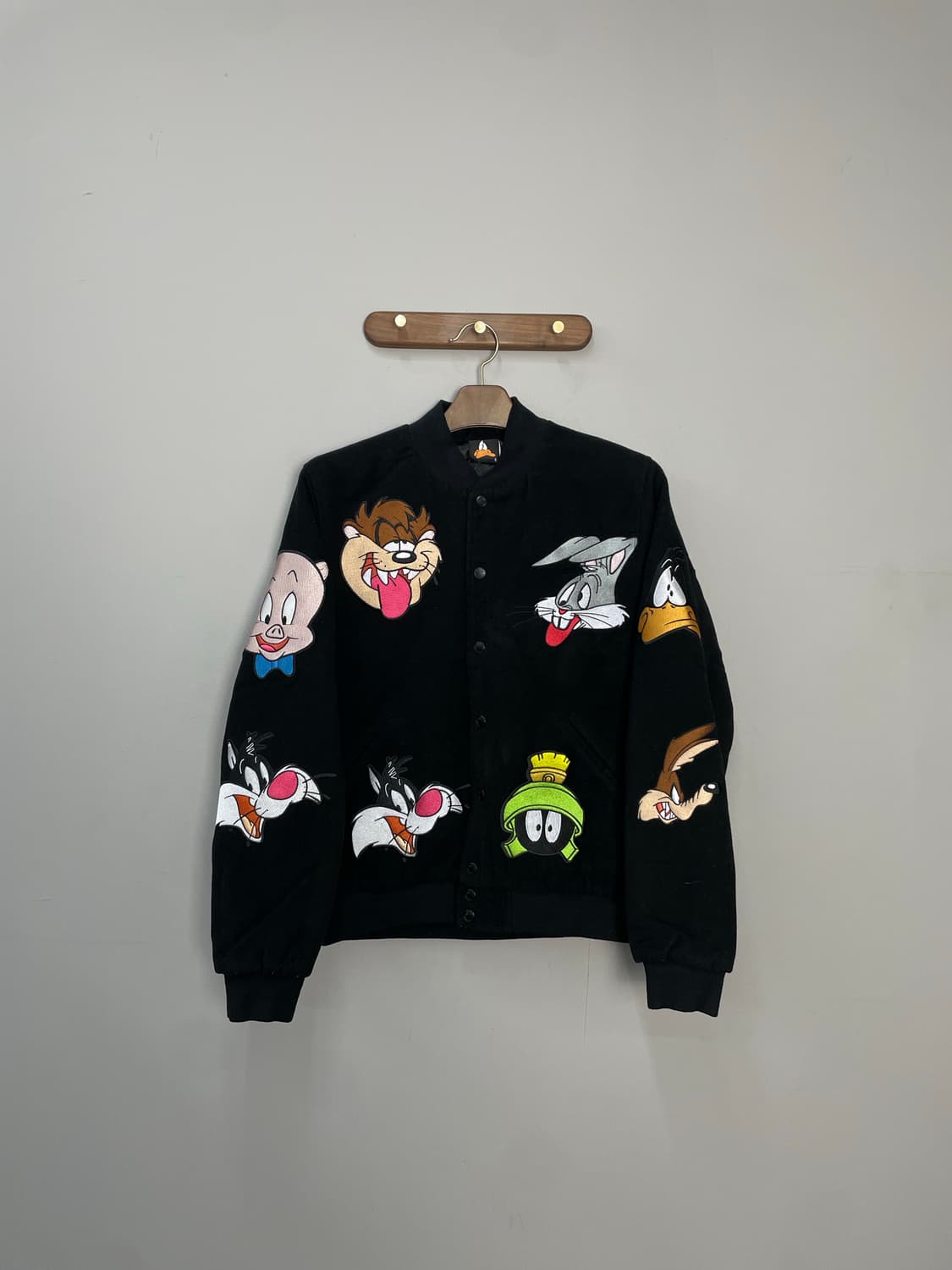 빈티지 루니툰 자수 블랙 바시티 자켓 H2213 상품이미지2