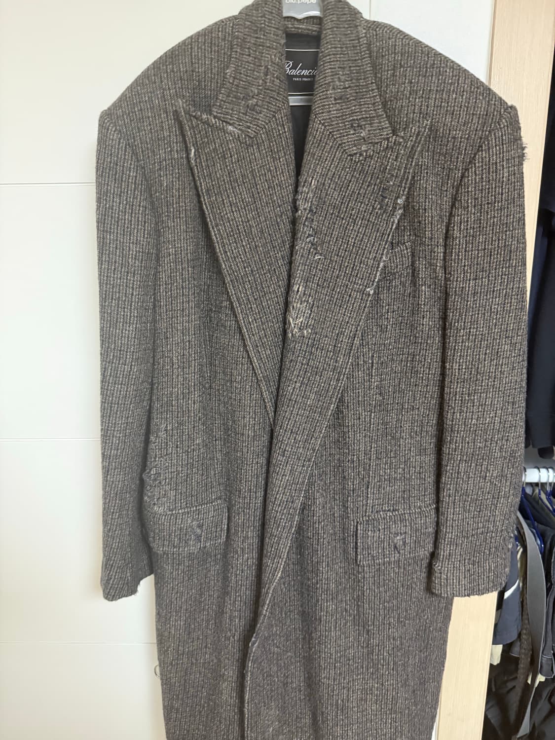 발렌시아가 오버사이즈 디스트레스드 코트 38 상품이미지4