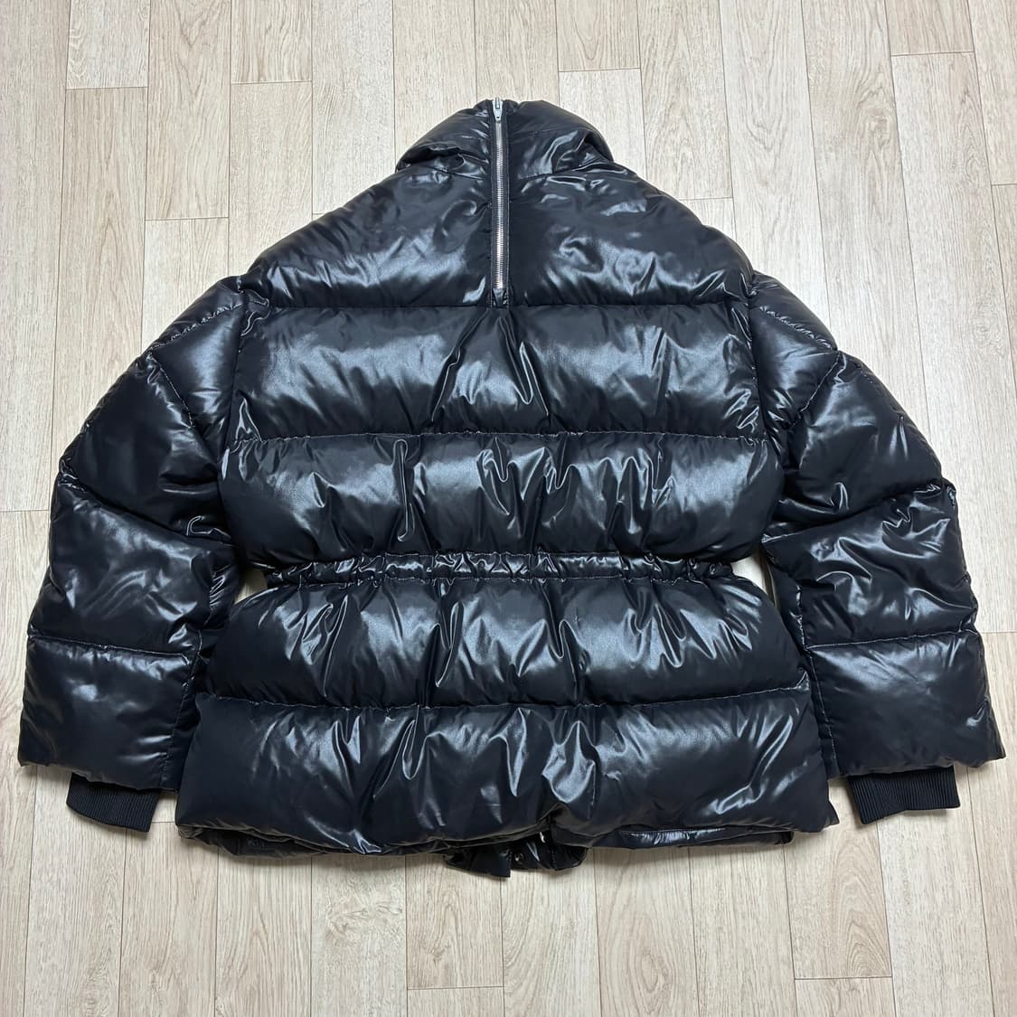 [새상품] JUUN.J 준지 컨버터블 미디 다운 점퍼 블랙 25FW 상품이미지8