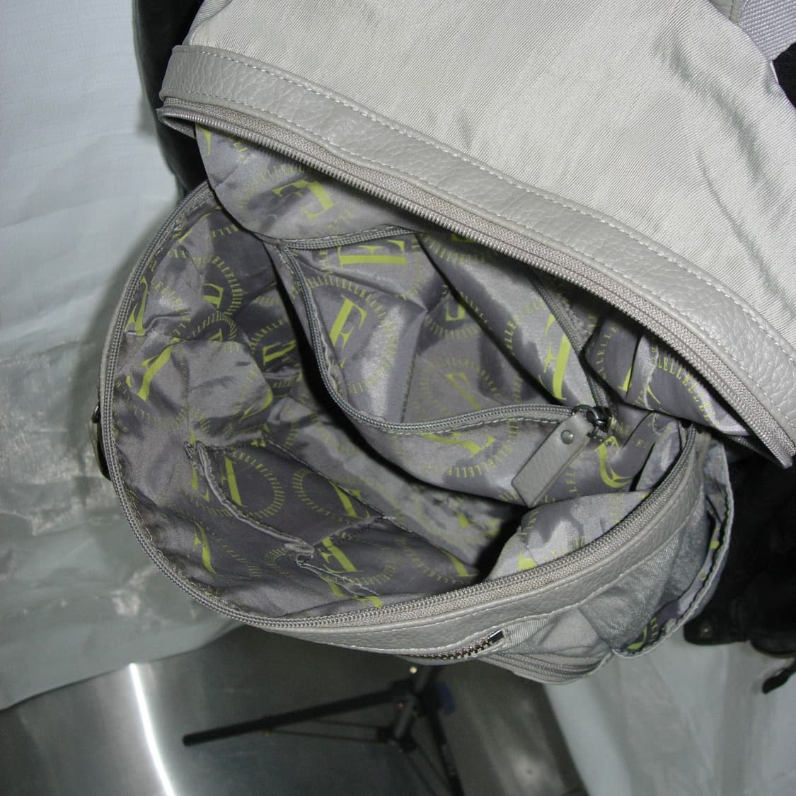 엘르 그레이 나일론 백팩 상품이미지4