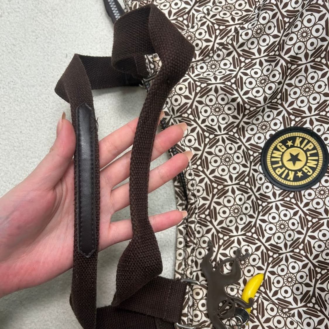 키플링 도트백 브라운-베이지 상품이미지3