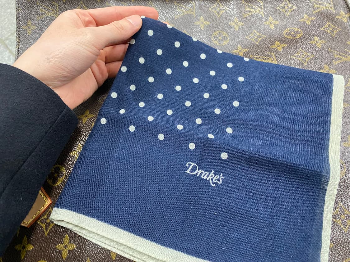 드레익스(Drake's) 폴카도트 네이비 포켓스퀘어(행거치프) 상품이미지1
