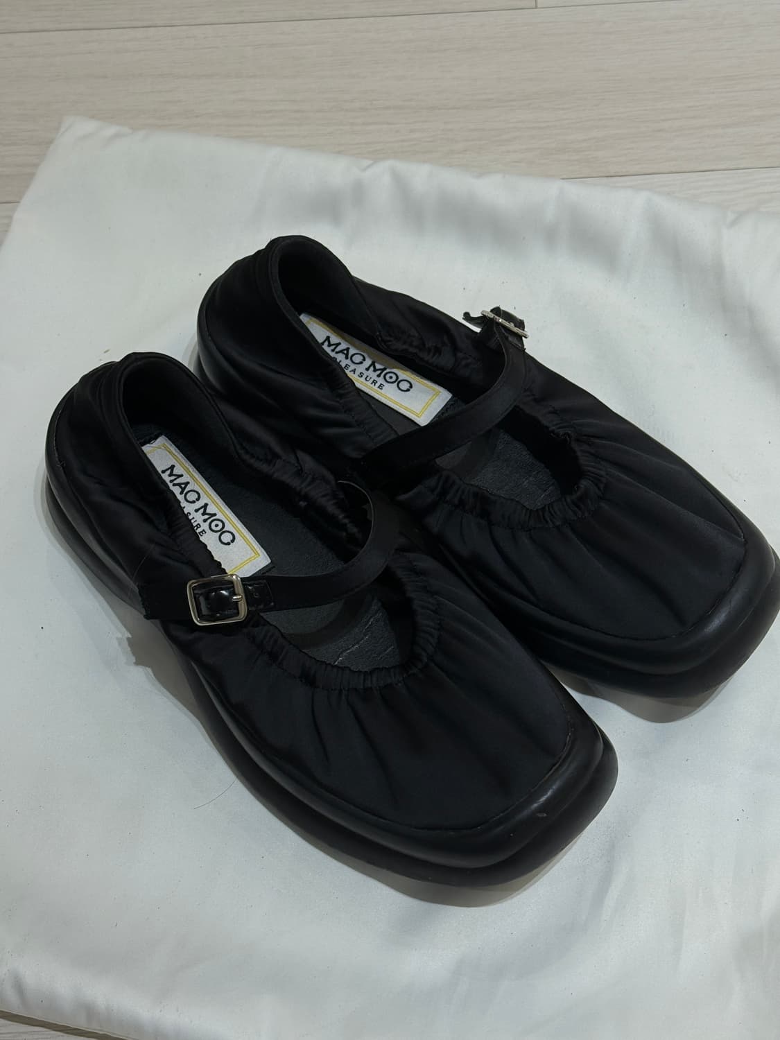 ‼️이사 처분 (새상품) 마크모크 블랙 플랫슈즈240 상품이미지1
