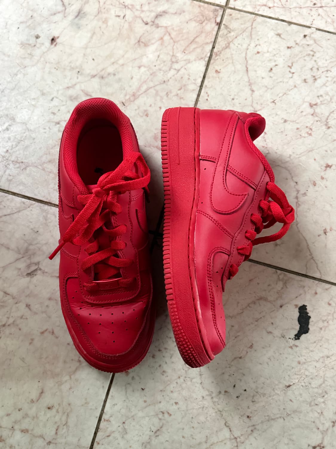 나이키 에어포스 1 '07 LV8 로우 트리플 레드 240 상품이미지1