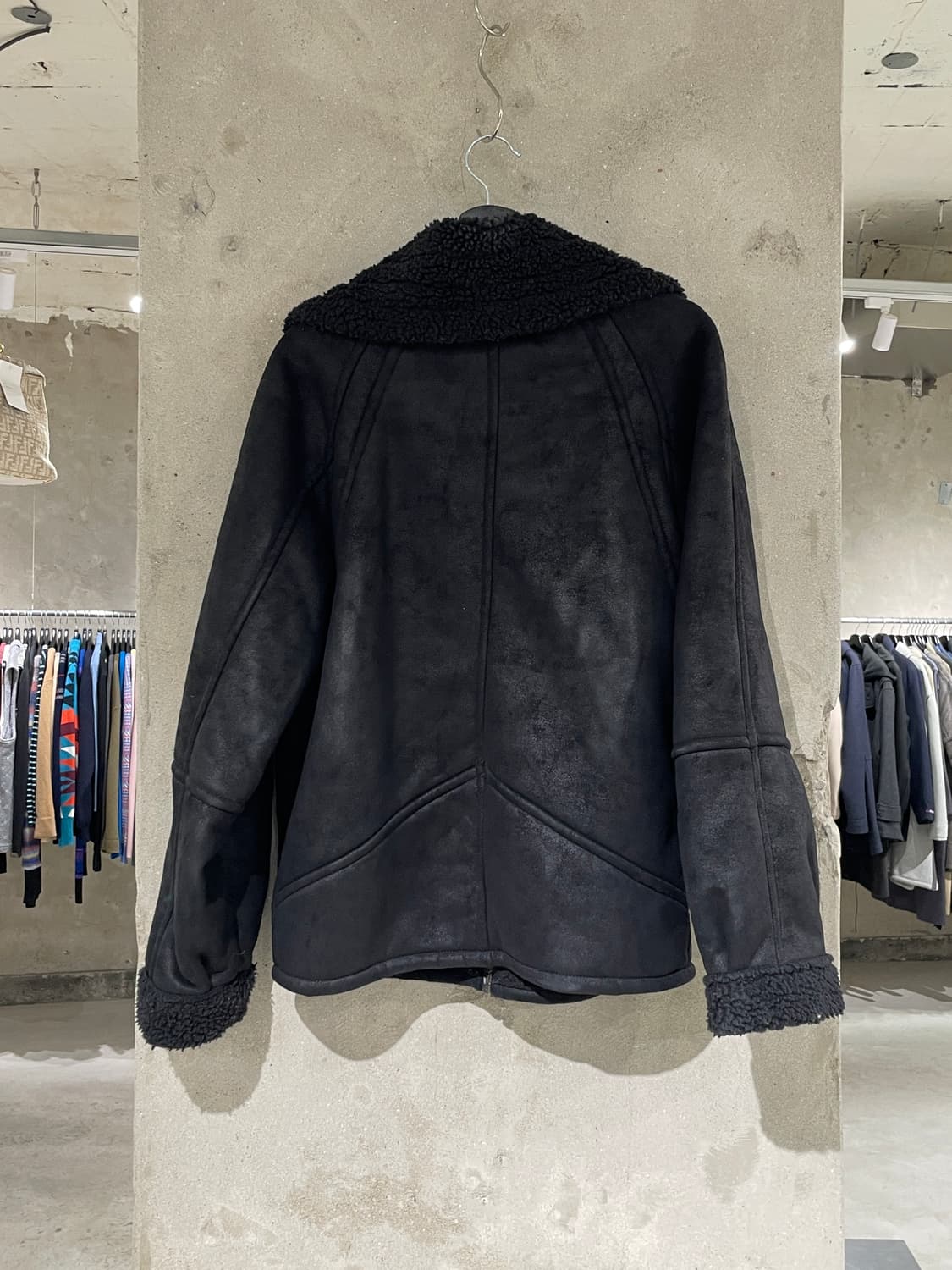 퍼버즈 블랙 와이드 카라 무톤 무스탕 상품이미지6